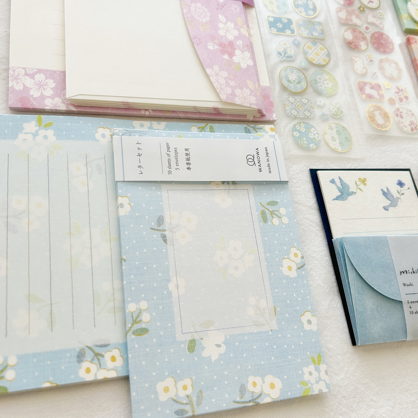Wanowa Letterset - Petite Flower, a charming Japanese stationery set with delicate petite floral designs, perfect for adding a touch of elegance to your letters and messages.