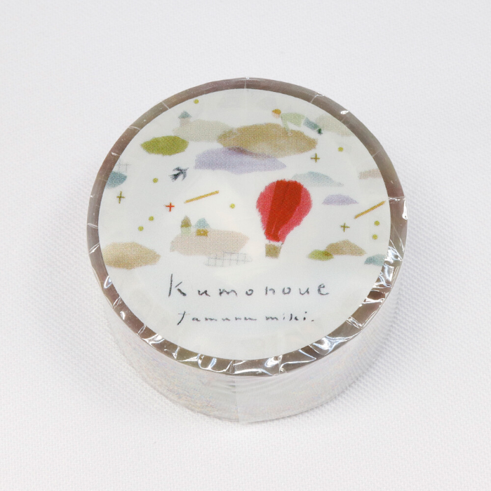 Saien Clear Tape - Above the Clouds captures the serene beauty of a dreamy sky. Featuring soft, painterly illustrations of fluffy clouds and floating birds, this transparent tape brings a touch of whimsy and calm to your projects.