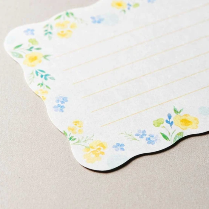 LA Letterset - Clair, a charming floral-themed stationery set adorned with delicate flower illustrations, perfect for writing letters and special notes.