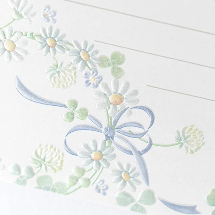 Letterset - Pearl Clover, a beautifully designed stationery set featuring soft clover motifs with pearlescent details, ideal for letters, notes, and heartfelt messages.