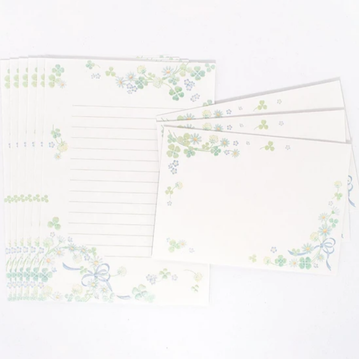Letterset - Pearl Clover, a beautifully designed stationery set featuring soft clover motifs with pearlescent details, ideal for letters, notes, and heartfelt messages.